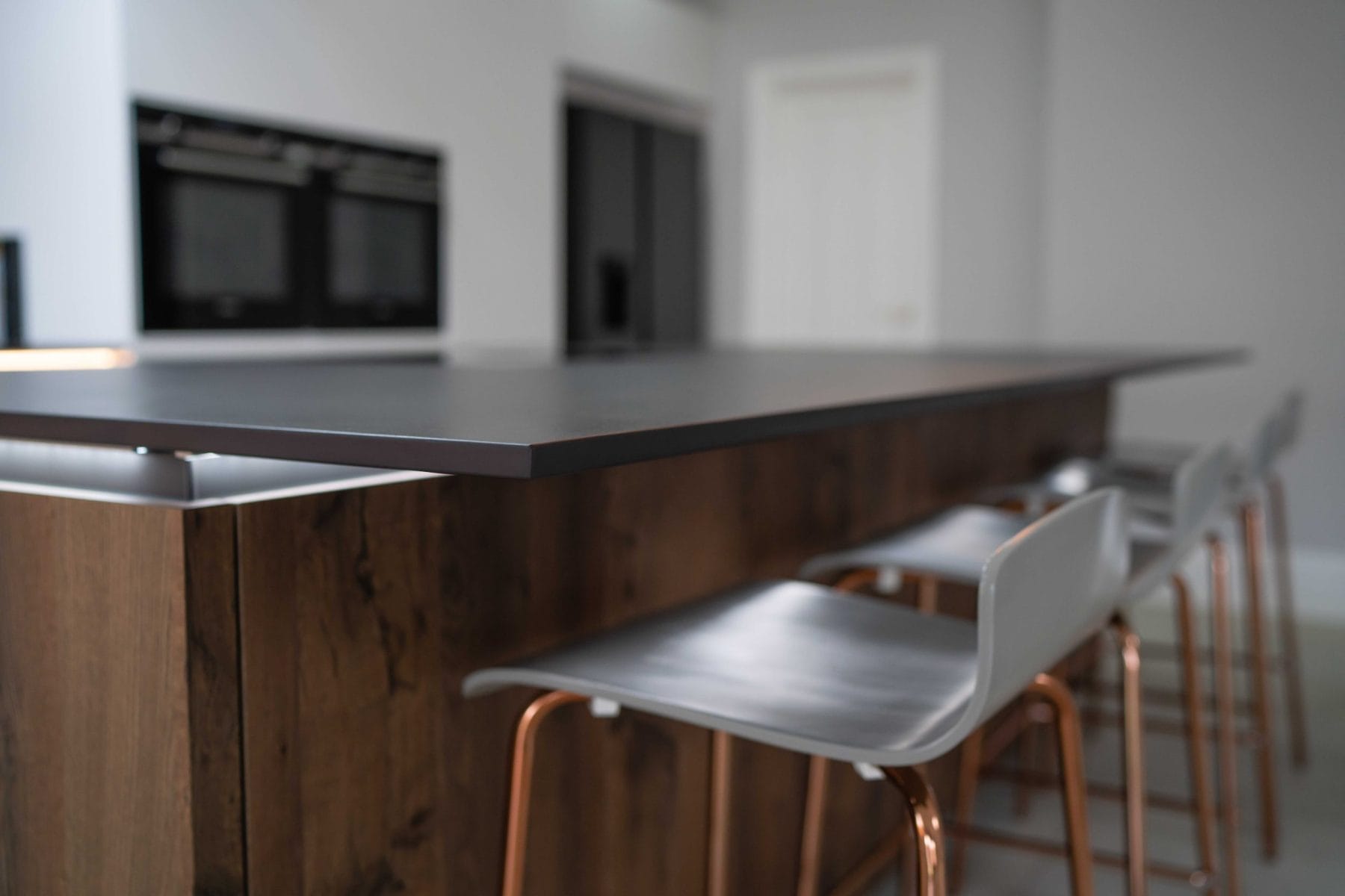 SLEEK AND CONTEMPORARY GERMAN-STYLE KITCHEN