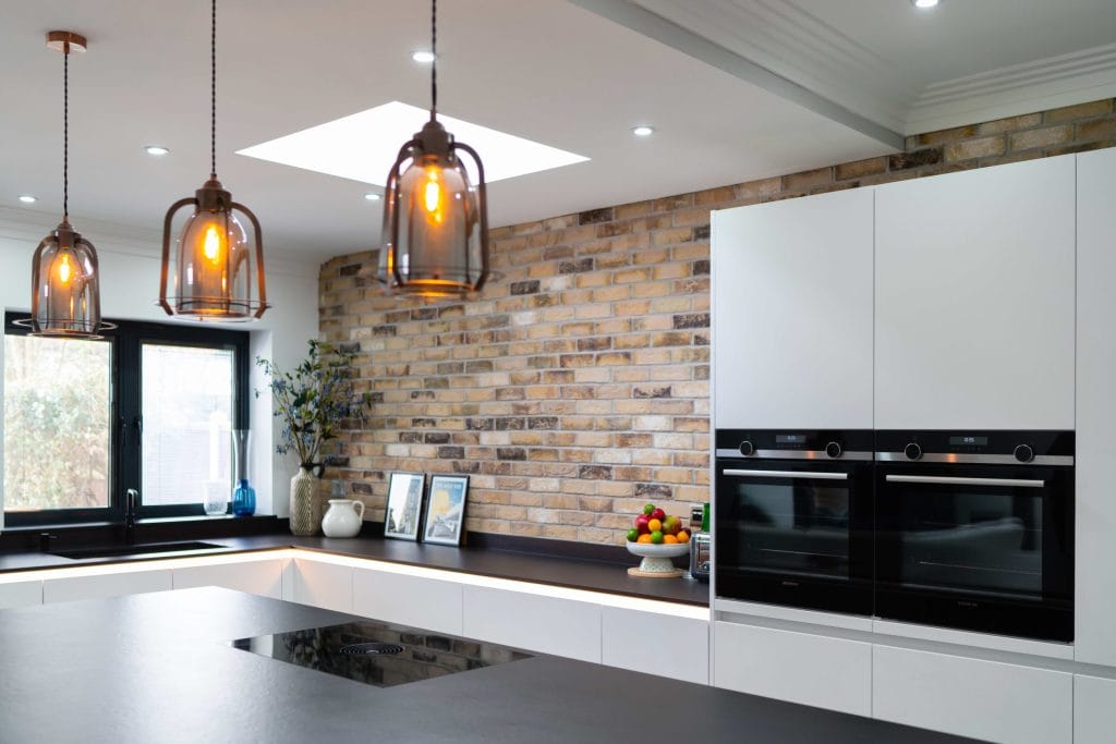 SLEEK AND CONTEMPORARY GERMAN-STYLE KITCHEN