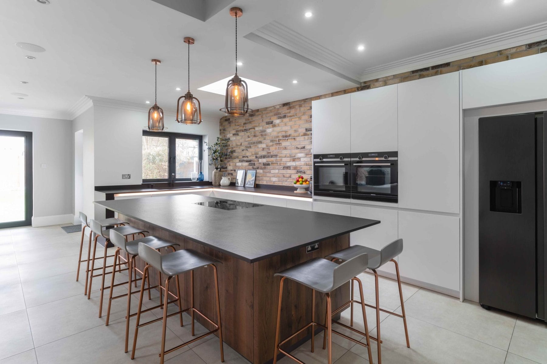 SLEEK AND CONTEMPORARY GERMAN-STYLE KITCHEN