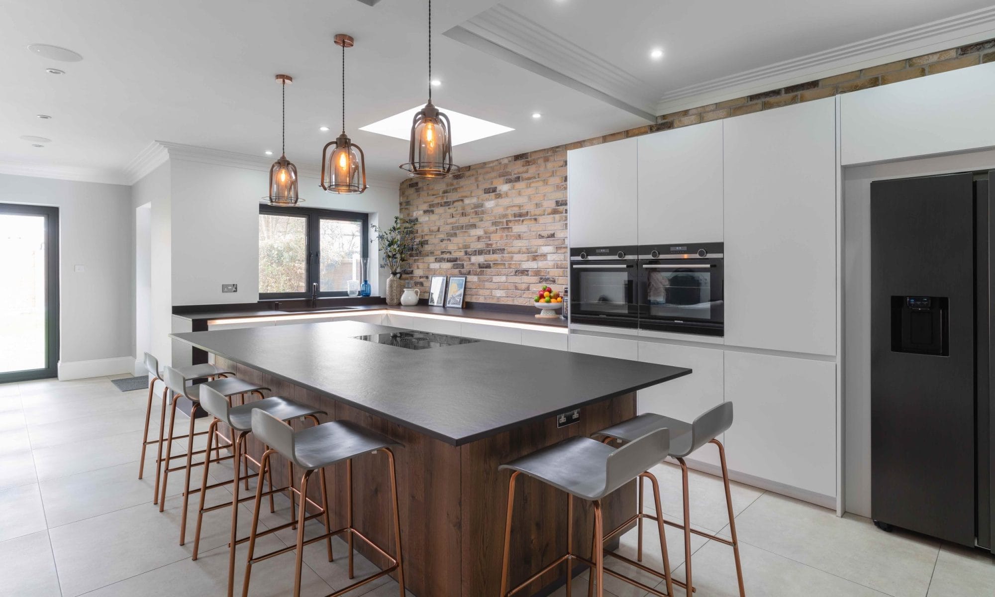 SLEEK AND CONTEMPORARY GERMAN-STYLE KITCHEN