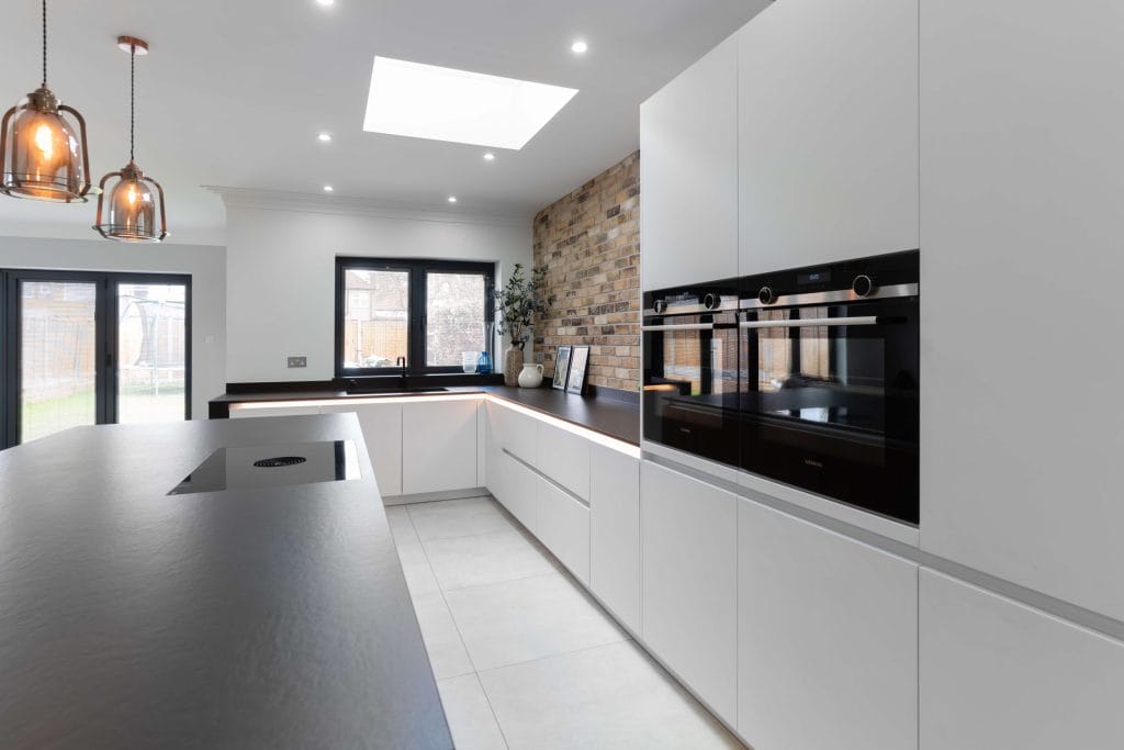 SLEEK AND CONTEMPORARY GERMAN-STYLE KITCHEN