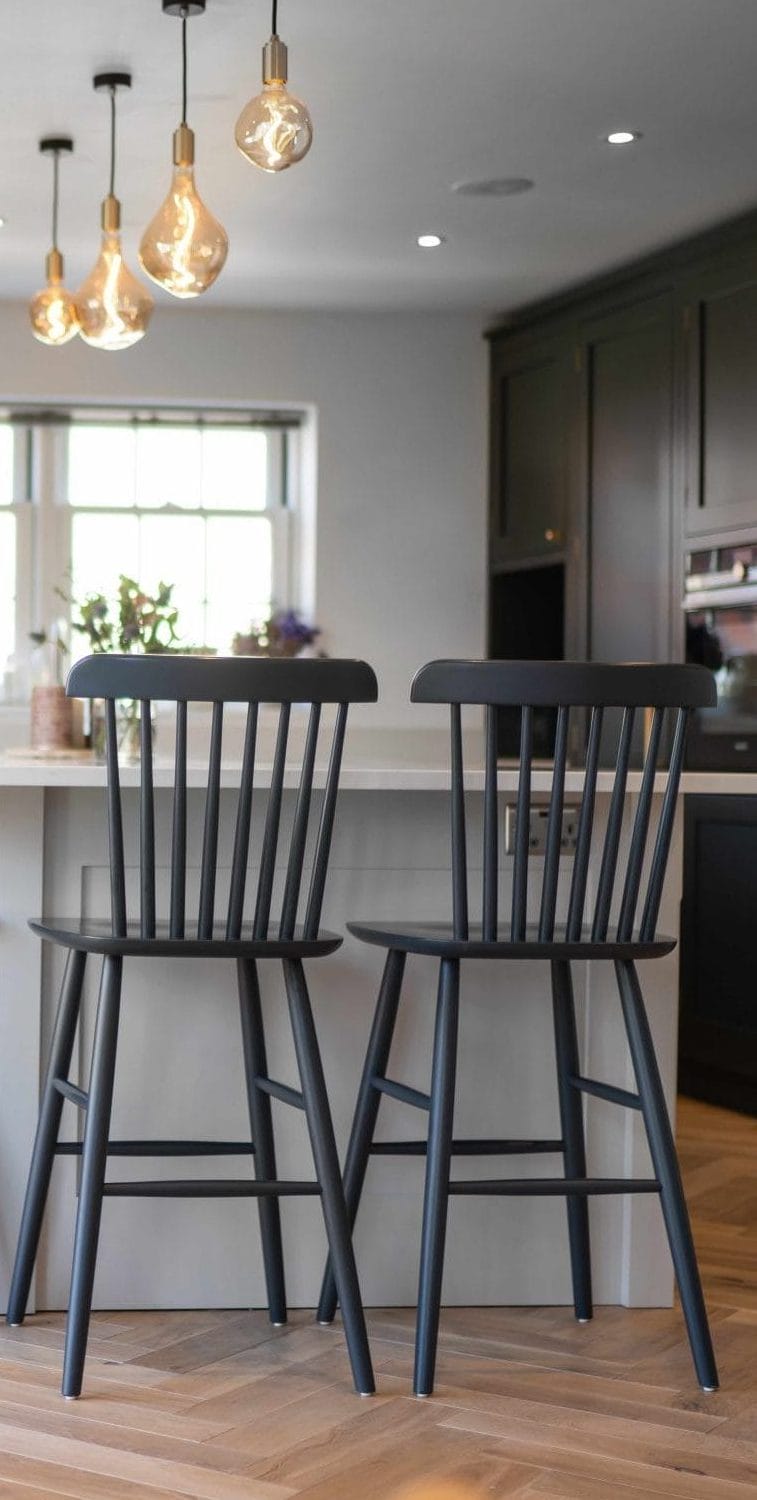 CUSTOM DARK SHAKER KITCHEN WITH OAK PARQUET FLOORING