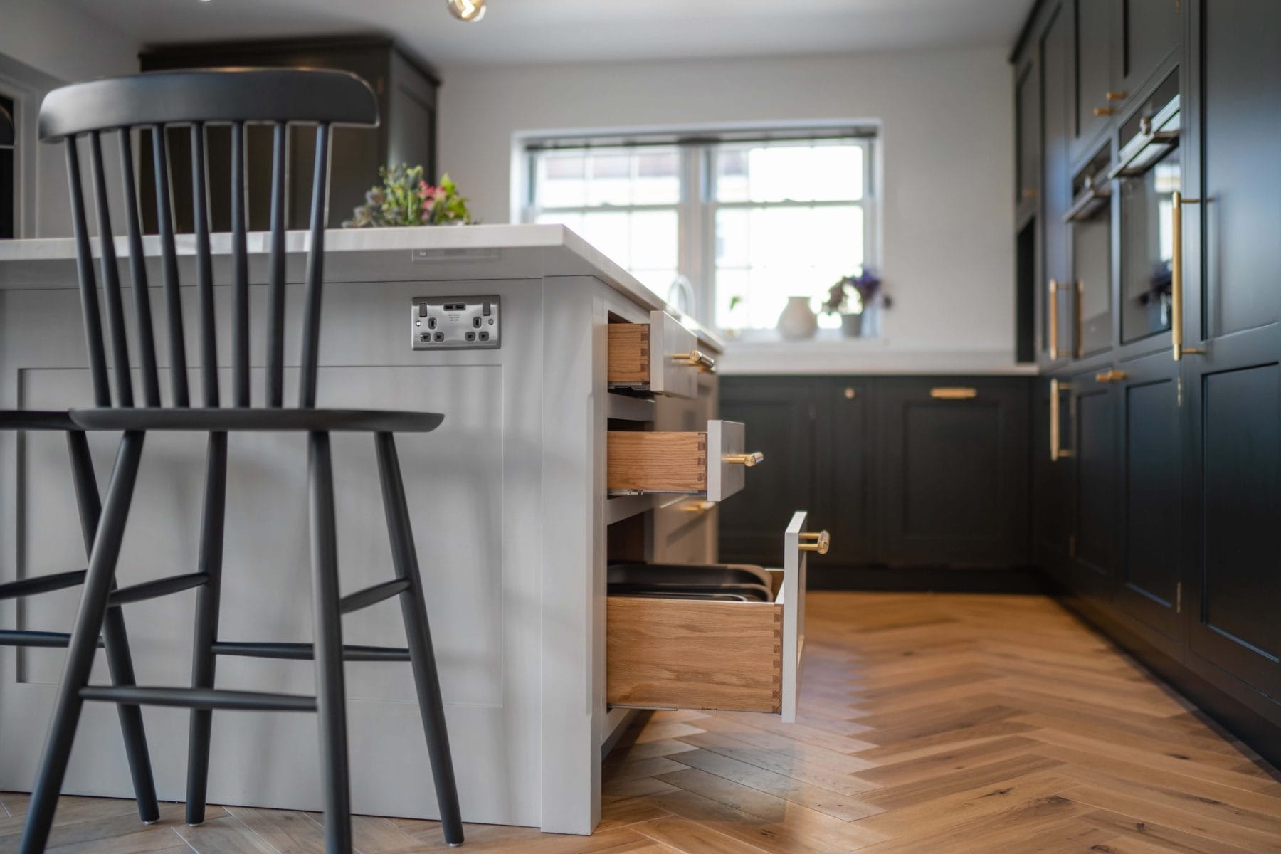 CUSTOM DARK SHAKER KITCHEN WITH OAK PARQUET FLOORING