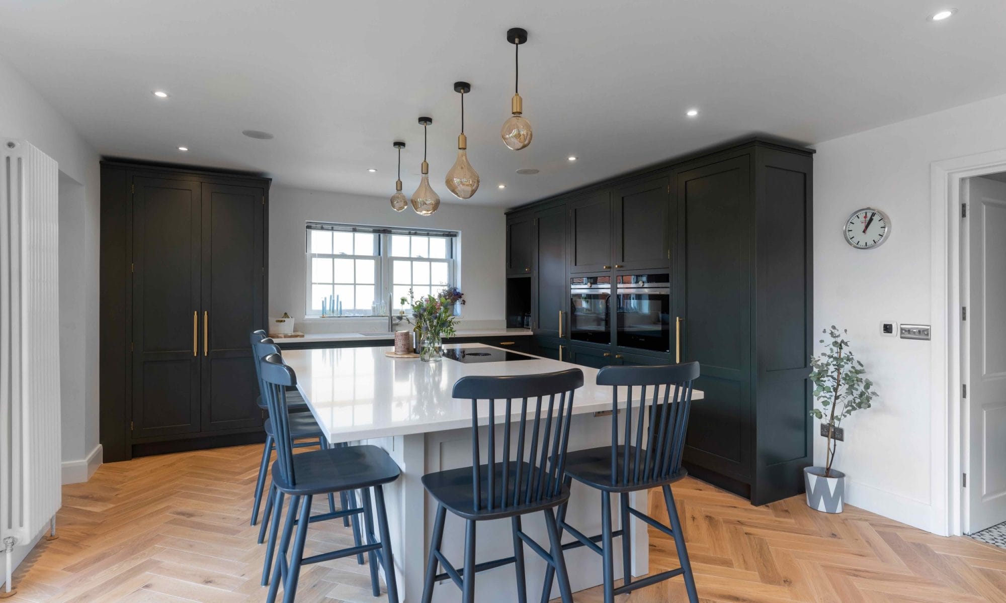 CUSTOM DARK SHAKER KITCHEN WITH OAK PARQUET FLOORING