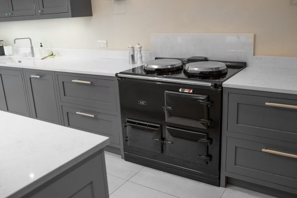 SHAKER KITCHEN IN SOFT MID-GREY FINISH