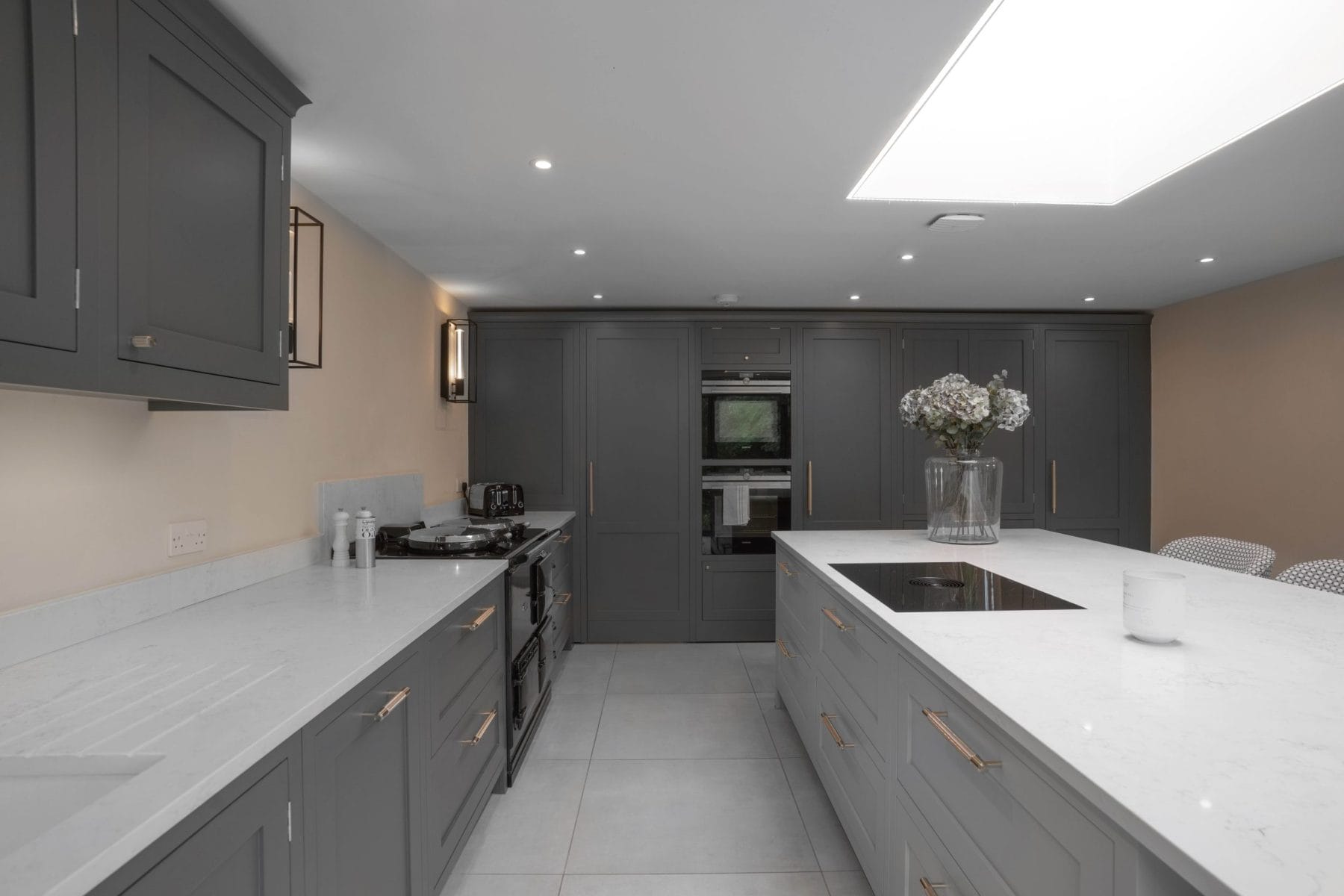 SHAKER KITCHEN IN SOFT MID-GREY FINISH