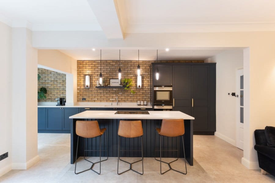 Shaker painted kitchen in Farrow and Ball Off Black