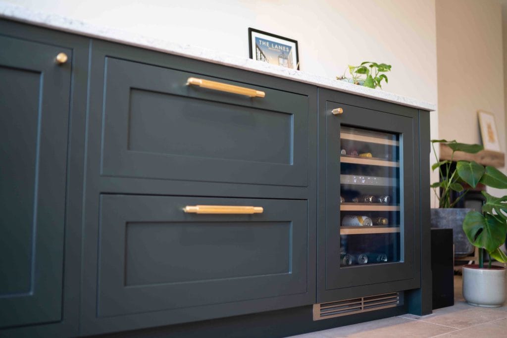 CUSTOM DARK SHAKER KITCHEN WITH OAK PARQUET FLOORING