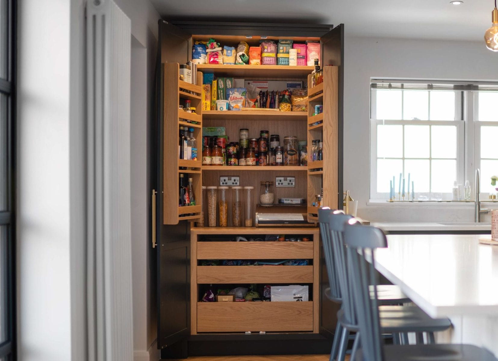 CUSTOM DARK SHAKER KITCHEN WITH OAK PARQUET FLOORING